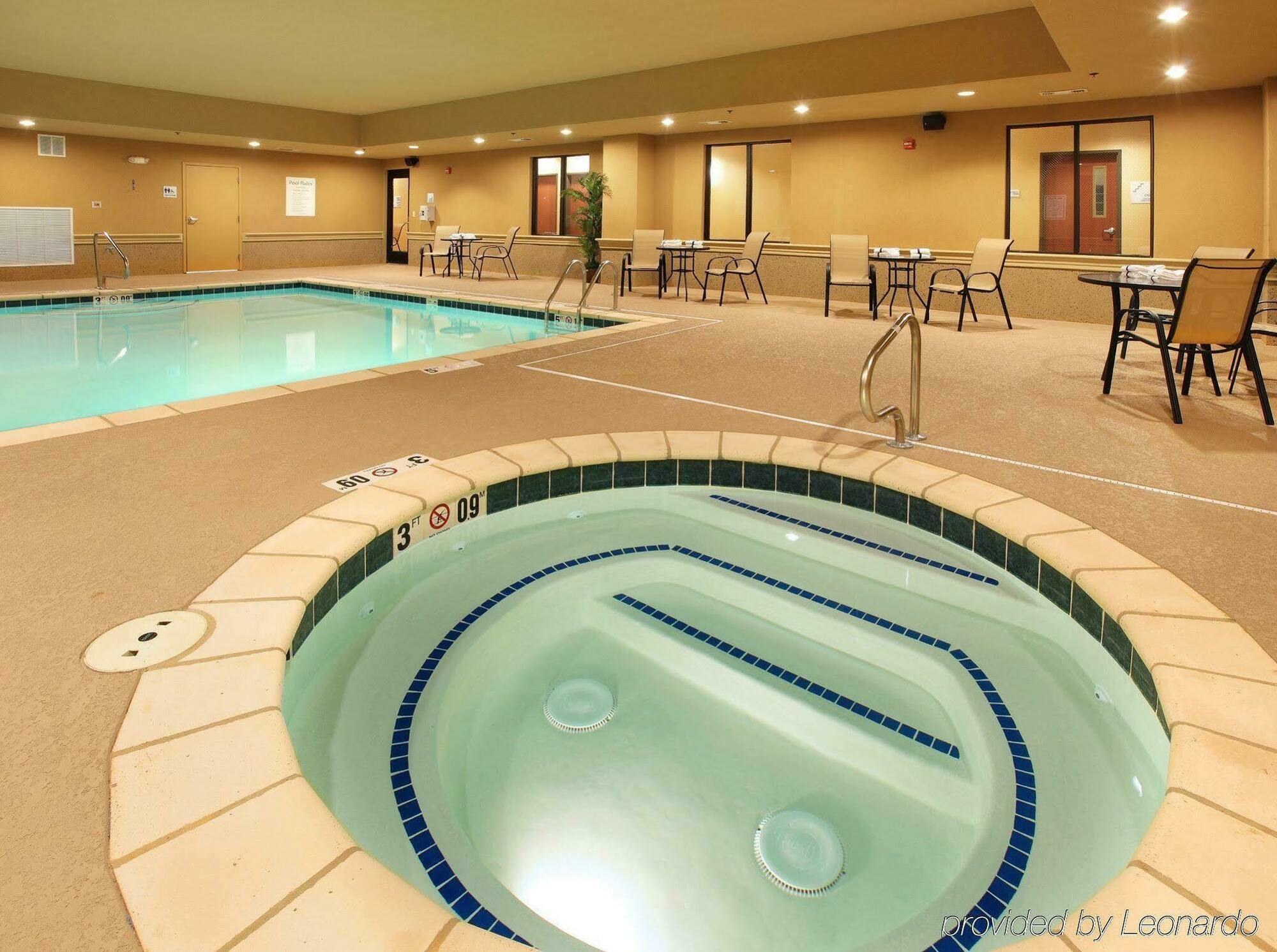 Holiday Inn Express Hotel & Suites Texarkana East By Ihg Buitenkant foto